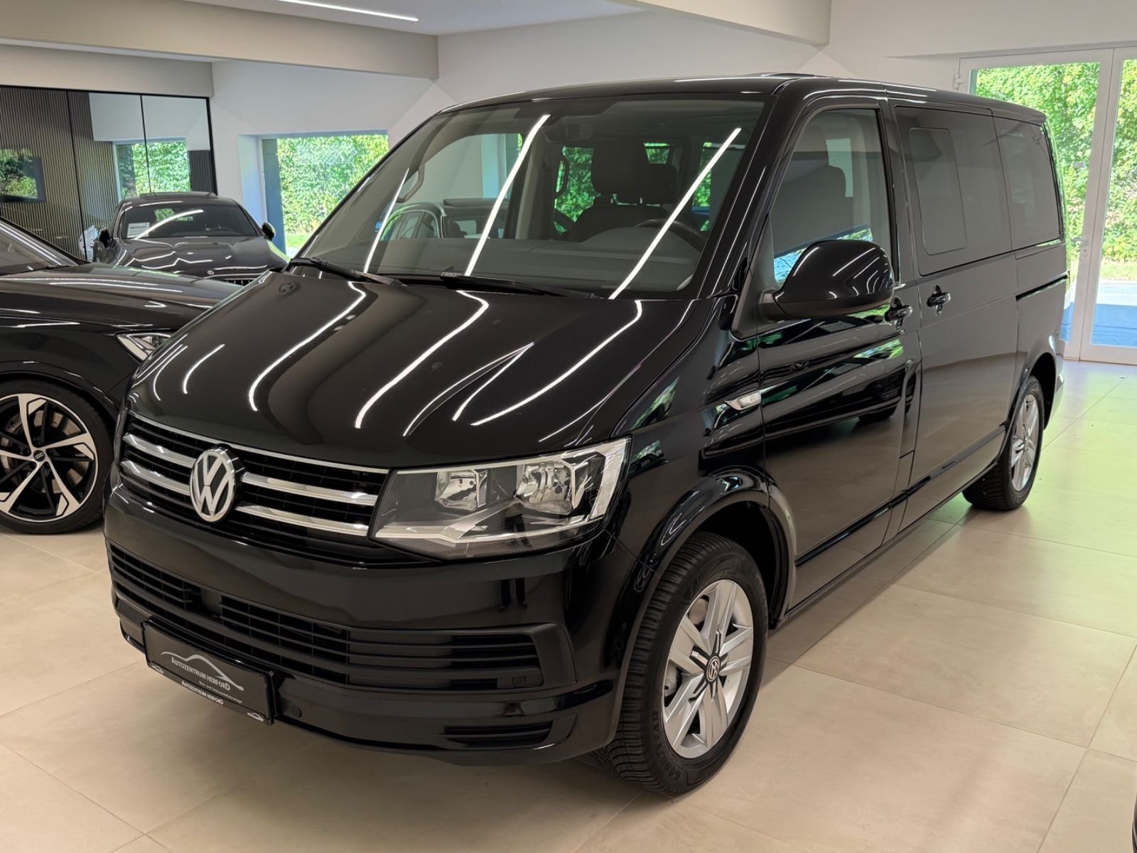 VW T6 Multivan bei Autozentrum Herford in Herford
