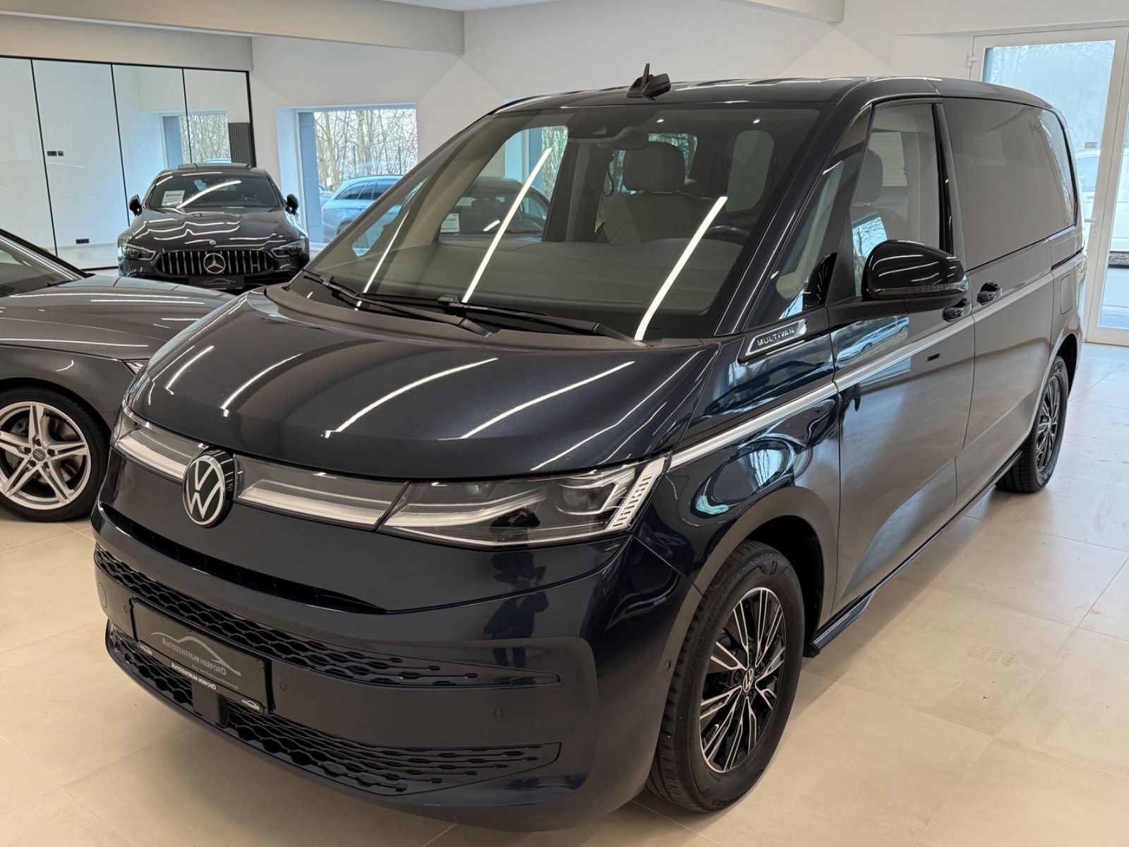 VW T7 Multivan bei Autozentrum Herford in Herford