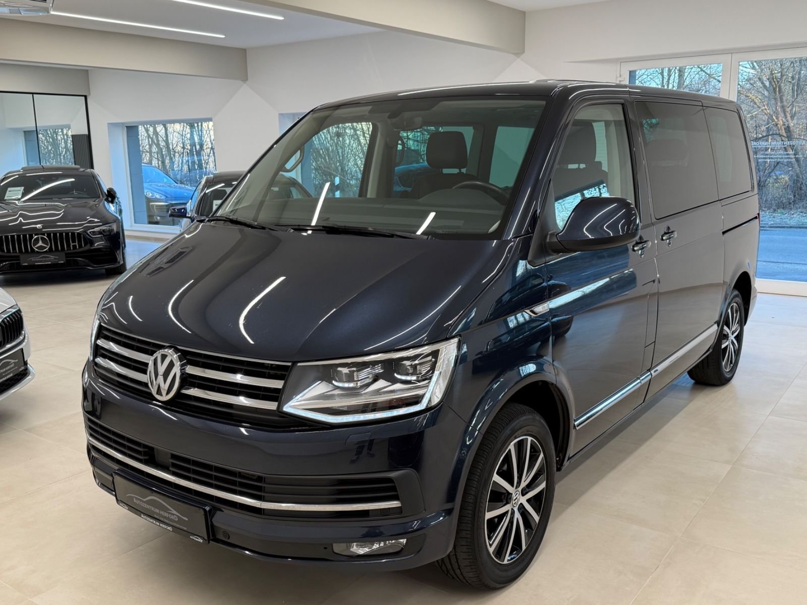 VW T6 Multivan bei Autozentrum Herford in Herford