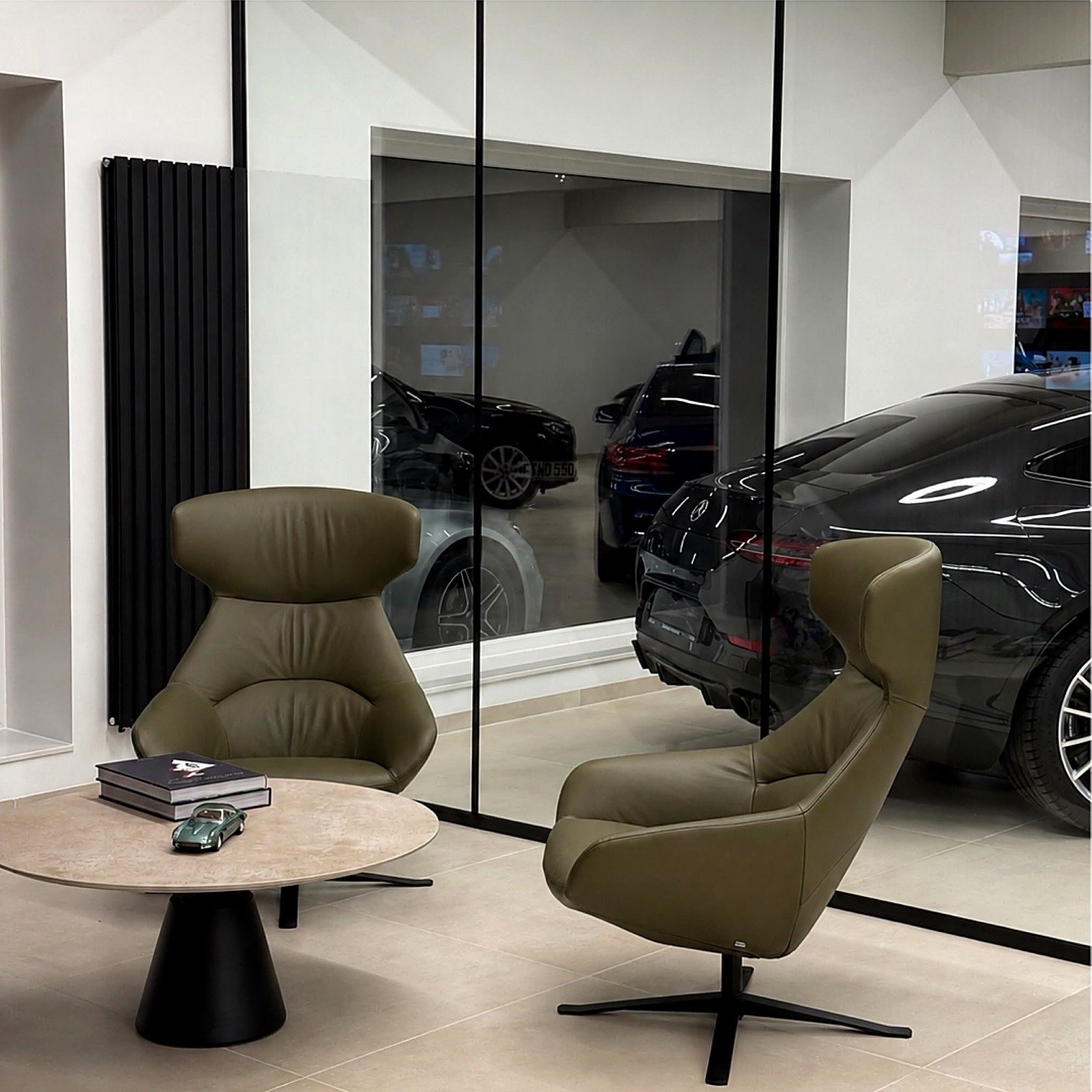 Loungebereich im Autozentrum Herford